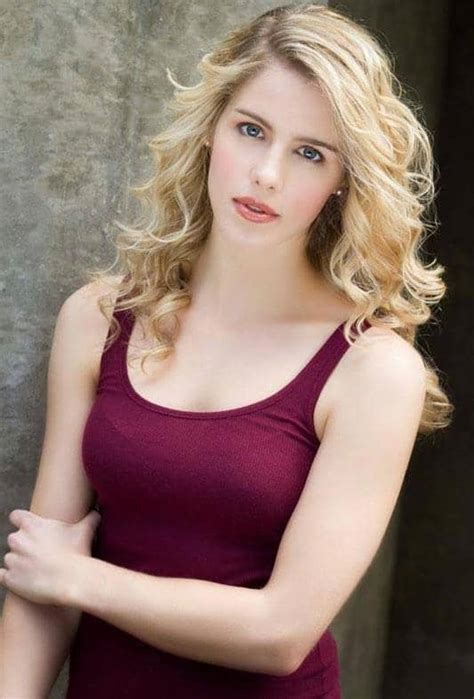 emily bett|More.